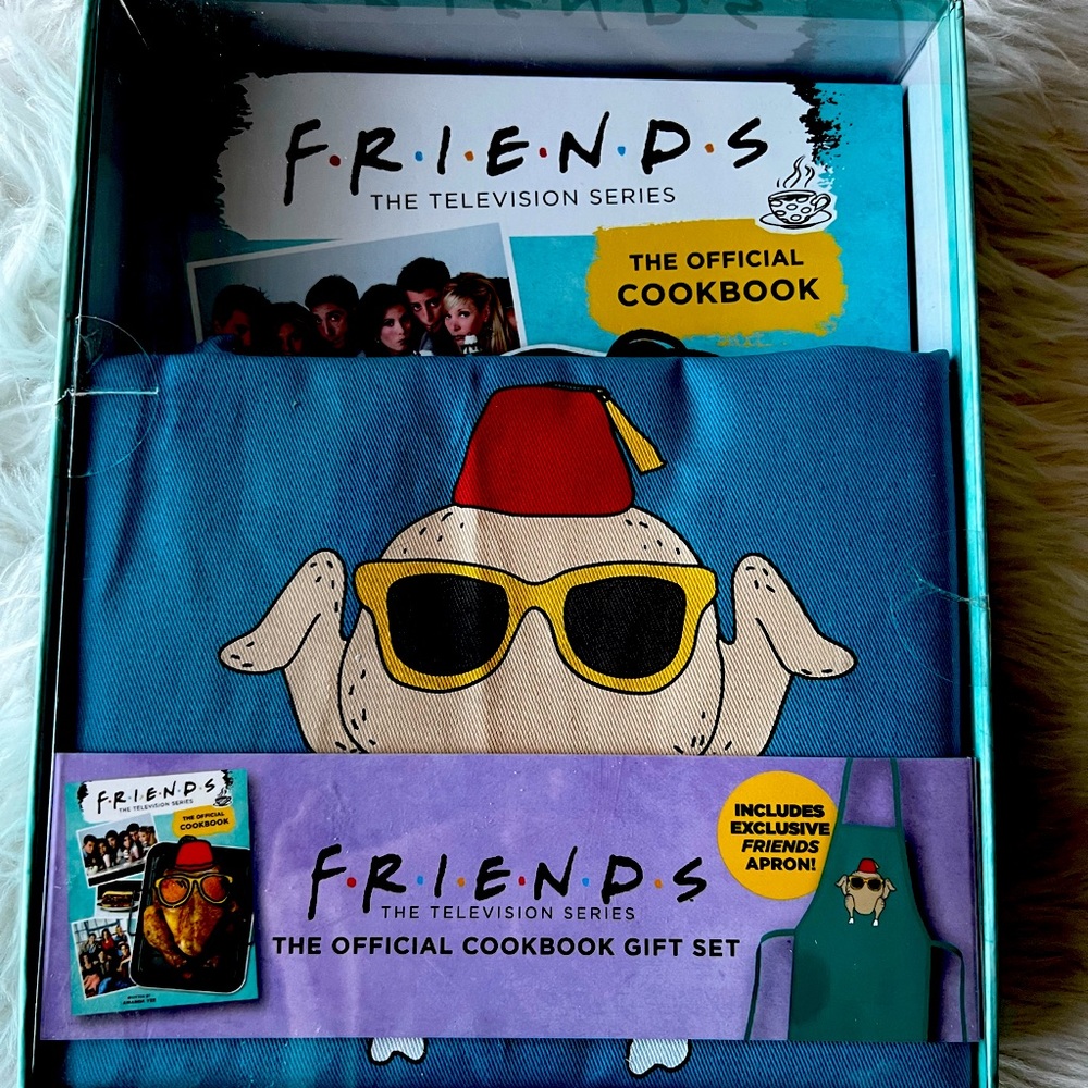 FRIENDS the Television Series: The Official Cookbook ( plus free apron)